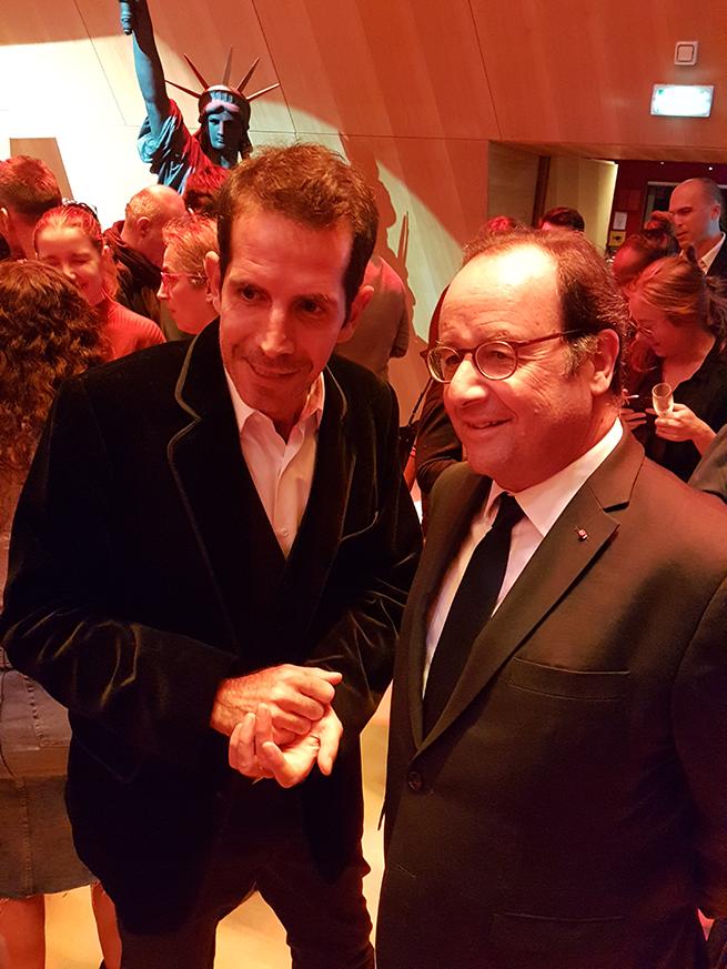 Un invité de marque pour l'arrivée de Lucky Luke à Paris... le président François Hollande avec Jul !